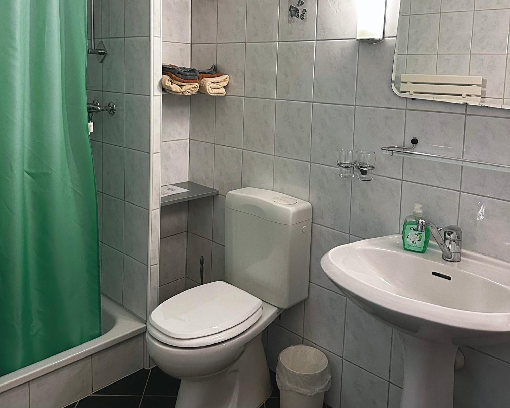 Hotel Loewen Monchaltorf Ngoại thất bức ảnh