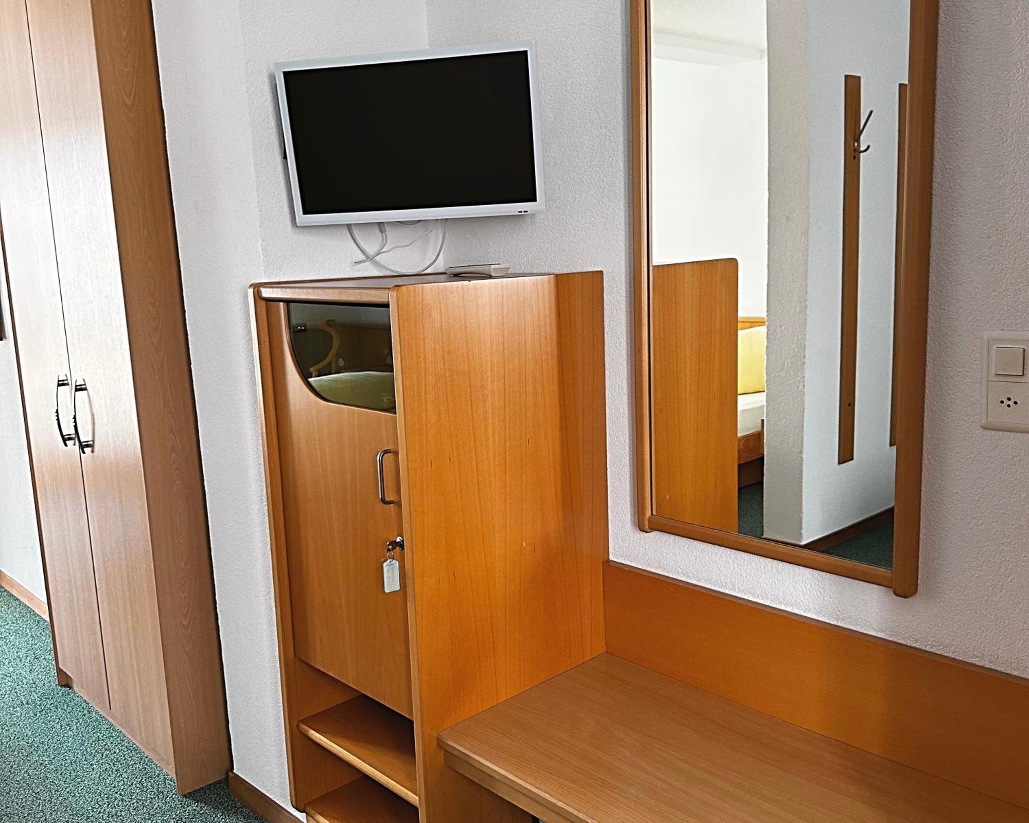 Hotel Loewen Monchaltorf Ngoại thất bức ảnh