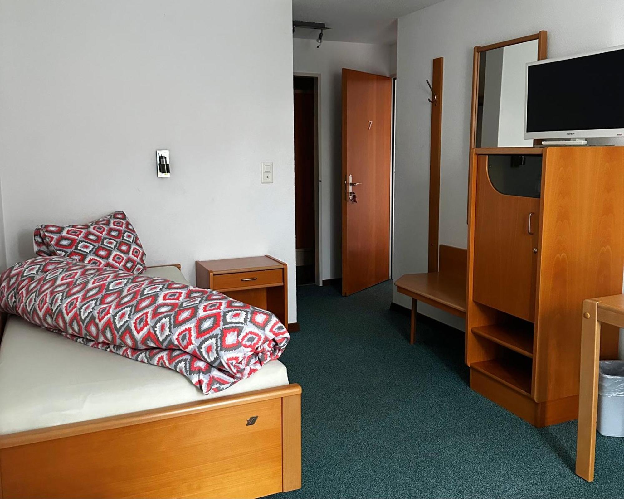 Hotel Loewen Monchaltorf Ngoại thất bức ảnh