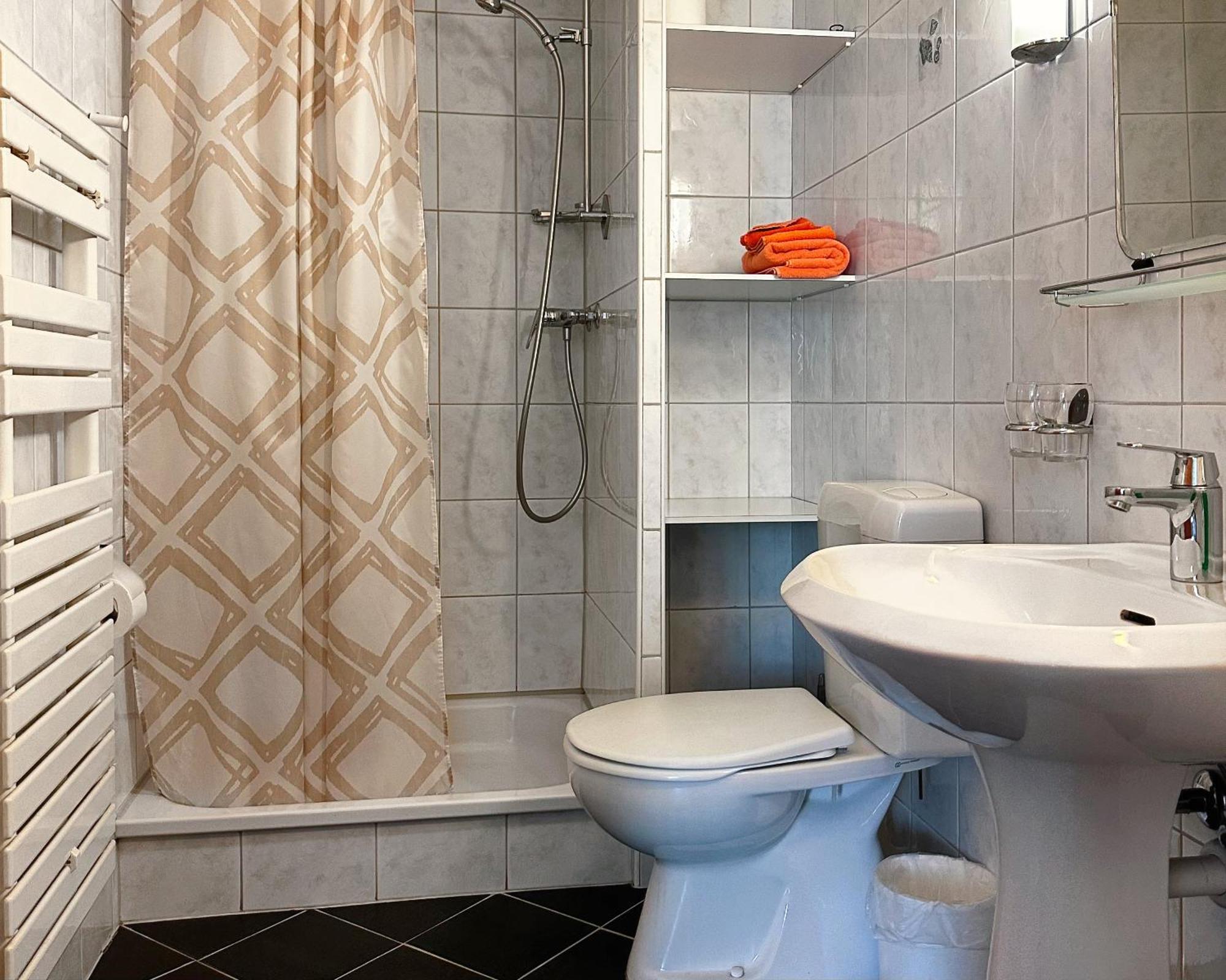 Hotel Loewen Monchaltorf Ngoại thất bức ảnh